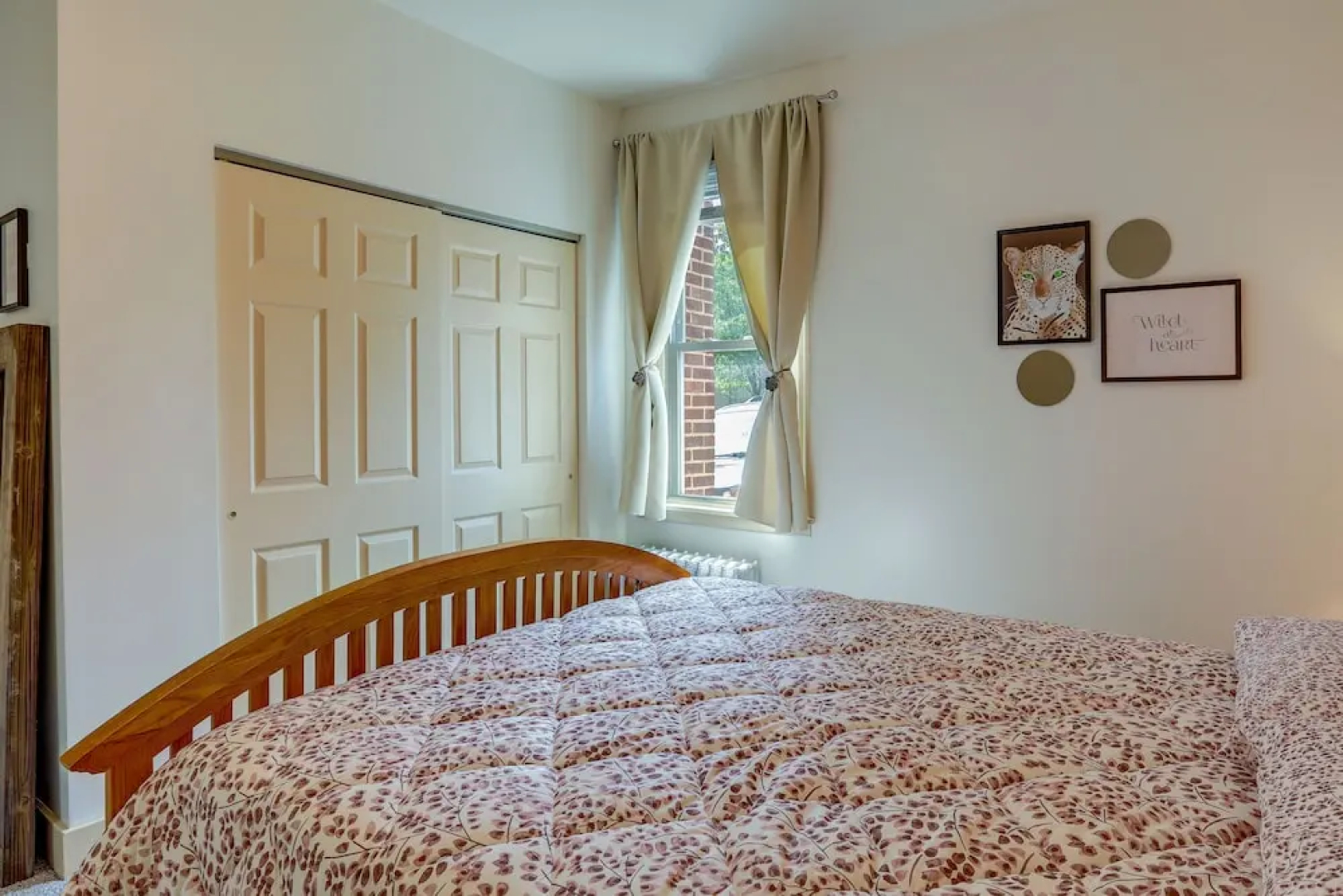 Walk to Restaurants & Shops: Apt in Pennsylvania!