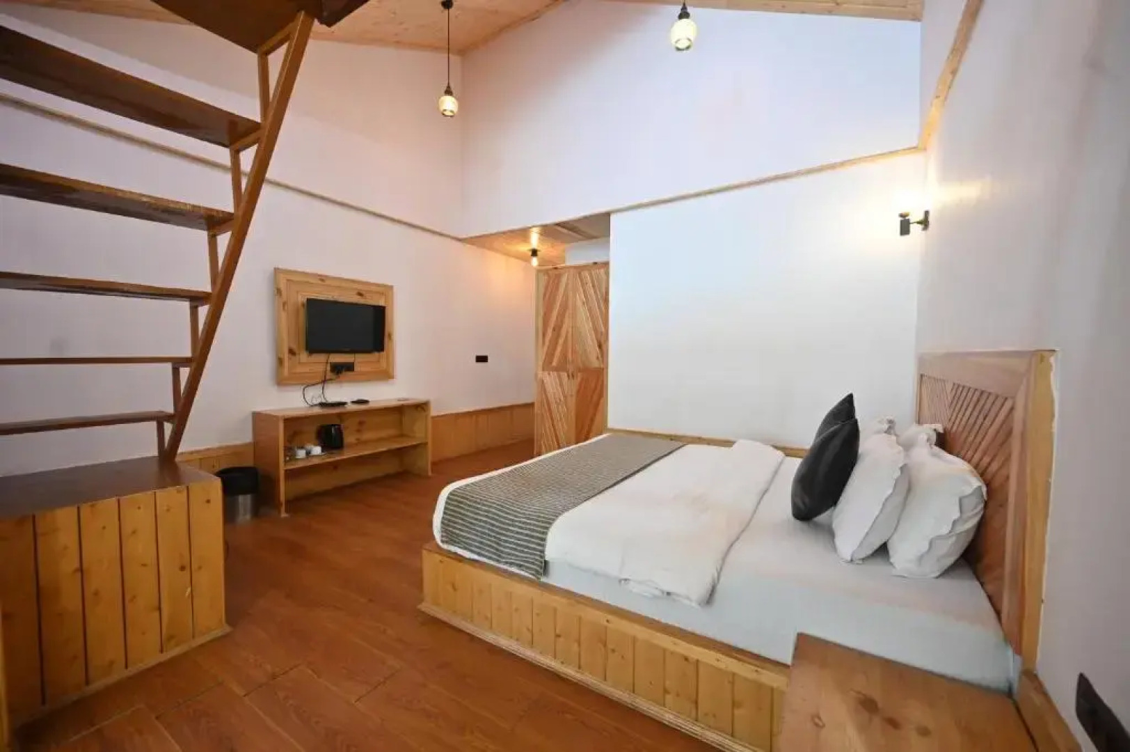 The Woodward Two By Oyo Room