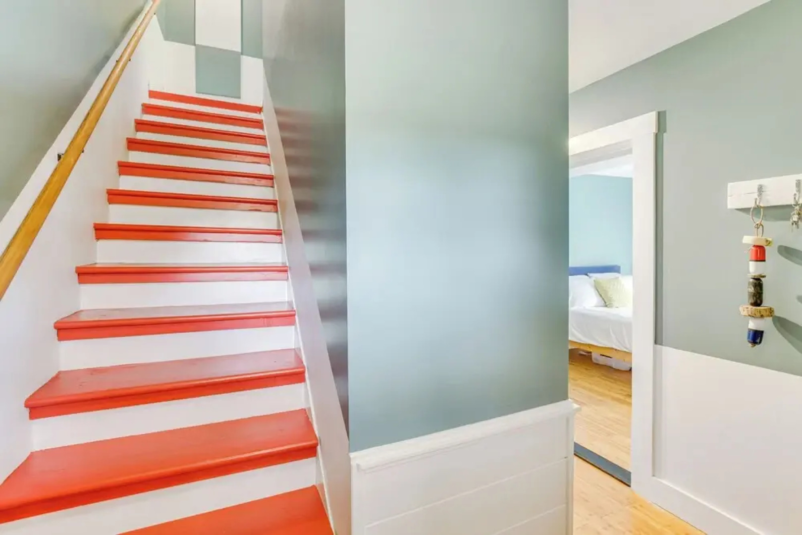 3 Mi to Boothbay Harbor: Coastal Colorful Home!