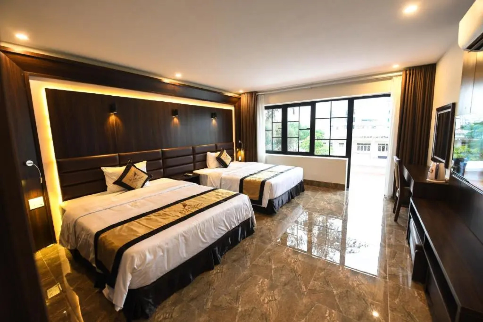 CoTo Starlight Boutique Hotel