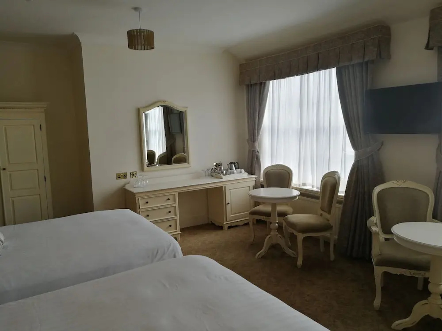 Feathers Hotel, Bar and Restaurant