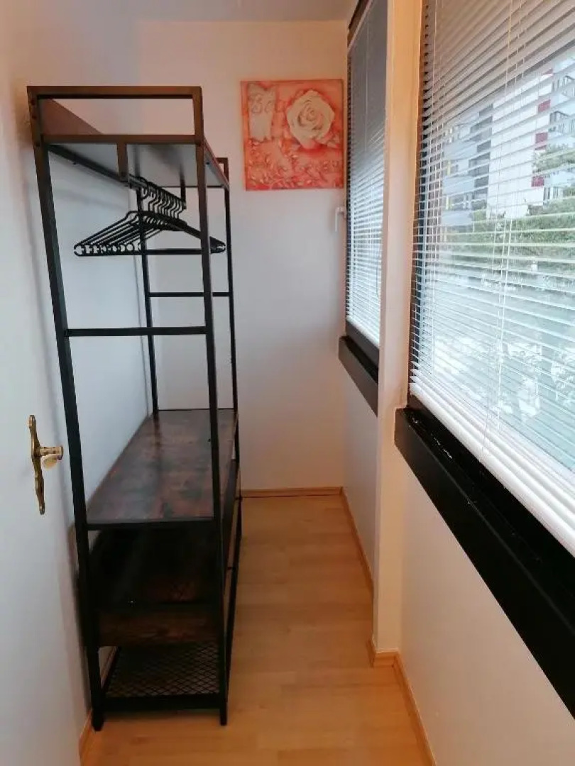 1 Person - Single - Appartement -Zentral gelegen in Leverkusen Wiesdorf - Friedrich Ebert Platz 5a , 4te Etage mit Aufzug-und mit Balkon