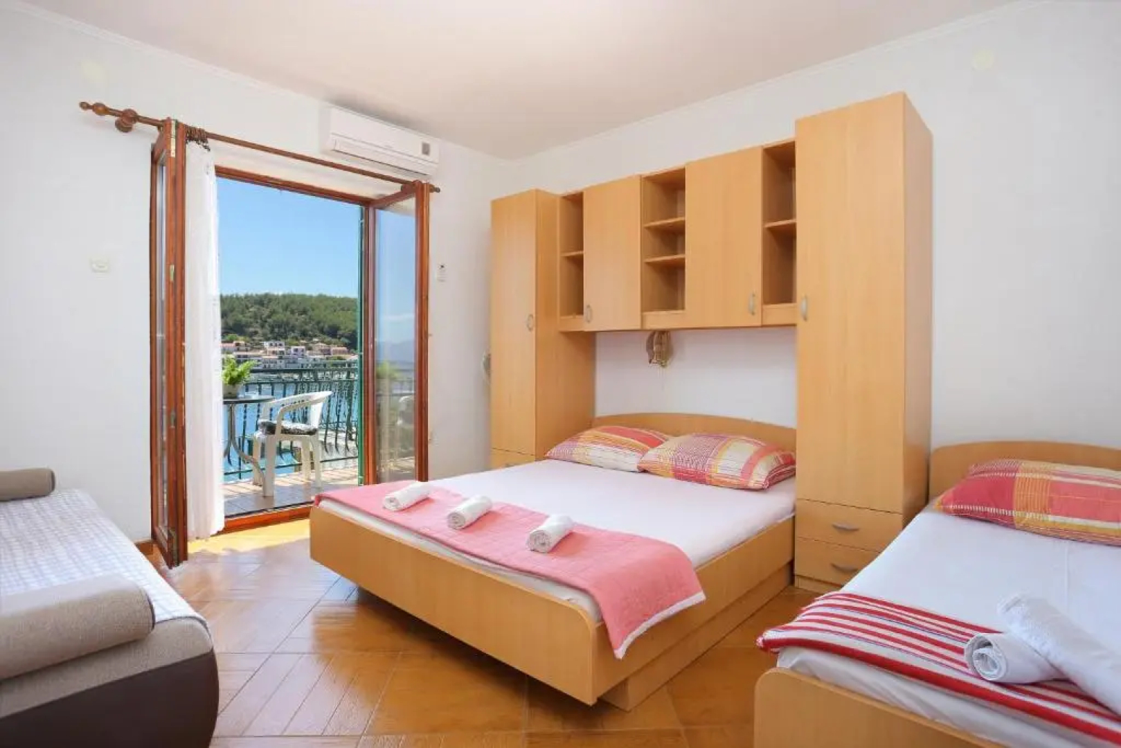 Apartments by the sea Drvenik Donja vala, Makarska - 19006