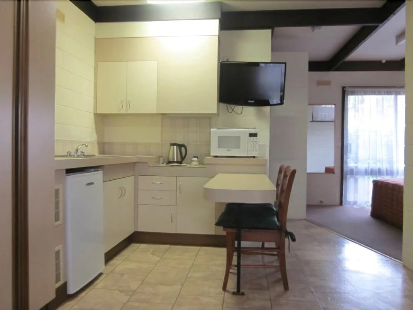 Lakes Waterfront Motel and Cottages