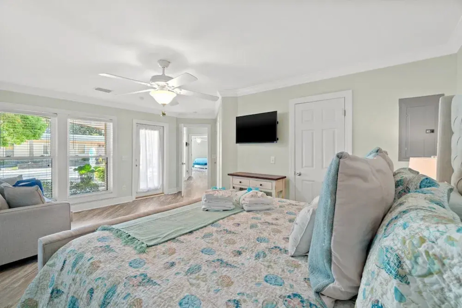 104 Derondo St - Cs the Day