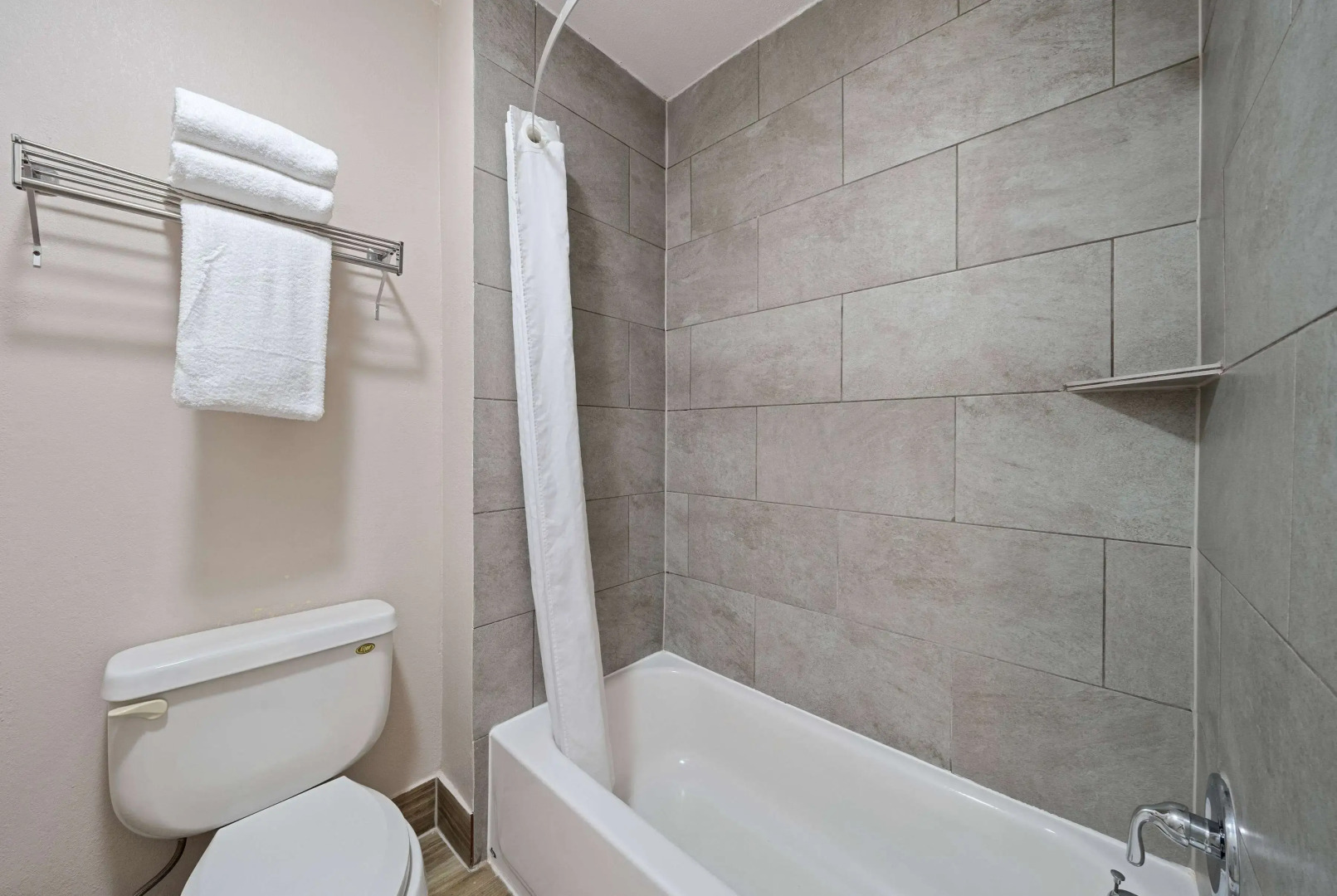 Days Inn by Wyndham Round Rock