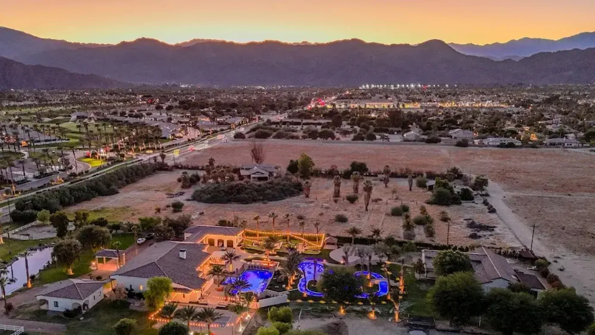 The Stallion Estate Sleeps 24, Theater, Game Room, Pickle Ball