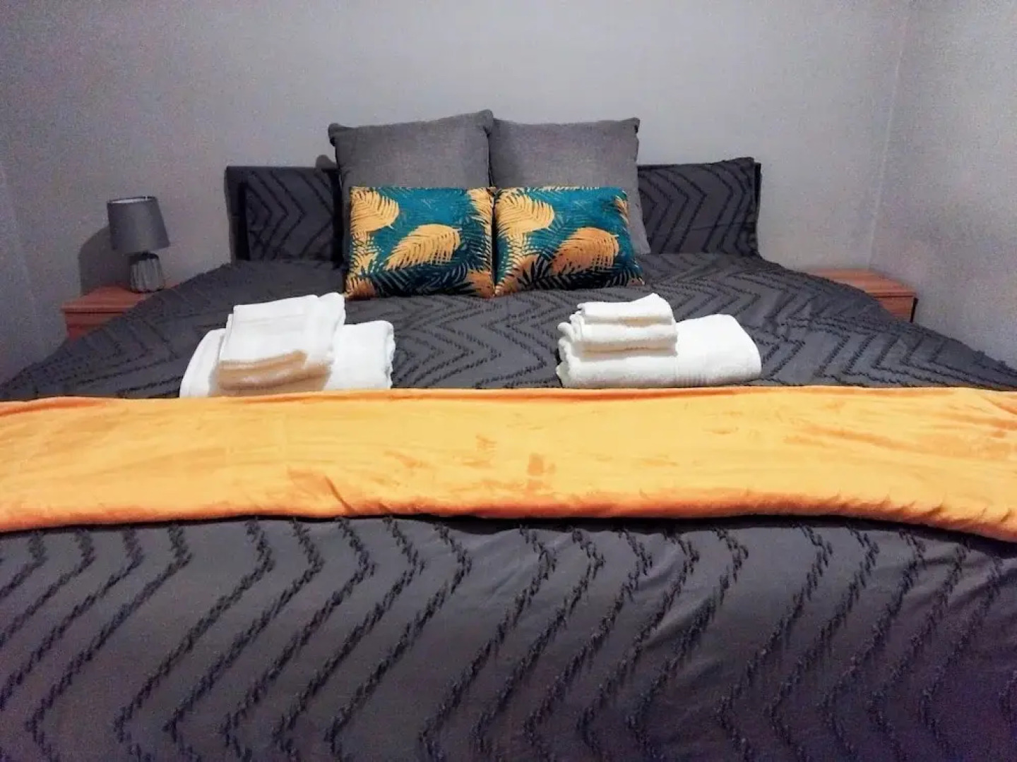 Corby-2 Bedroom-1bathroom-parking - Upto 5 Guests