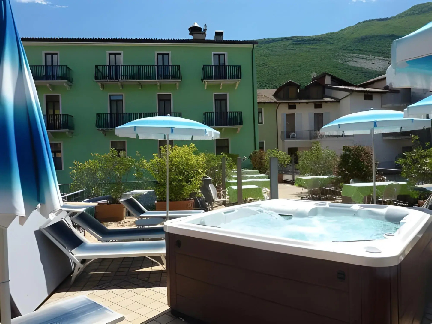 Hotel Benaco
