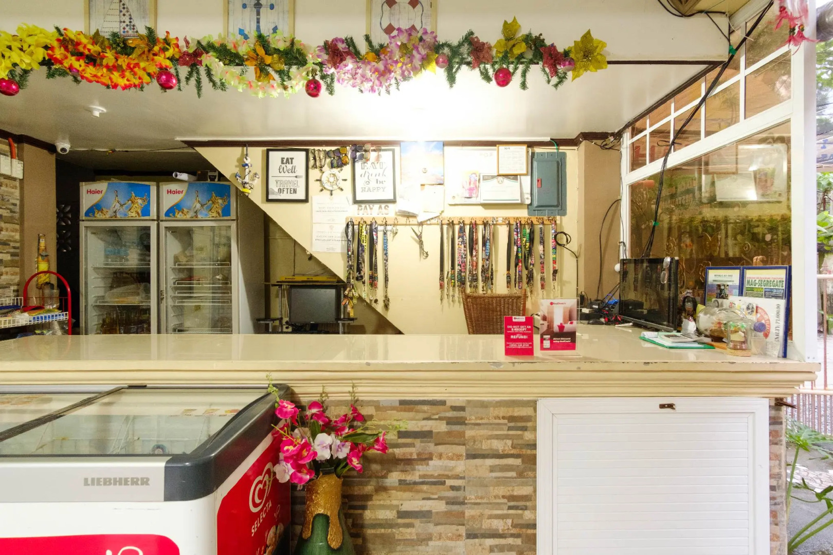 RedDoorz @ Prince JB Beach Resort Zambales - Vaccinated Staff