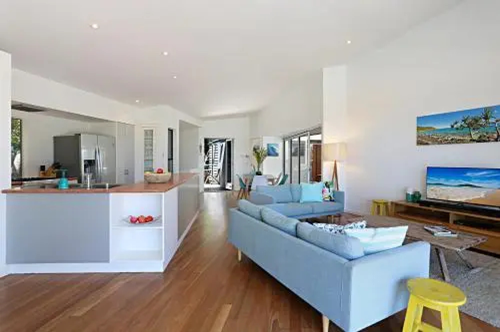 Barefoot Bungalow - Castaways Beach