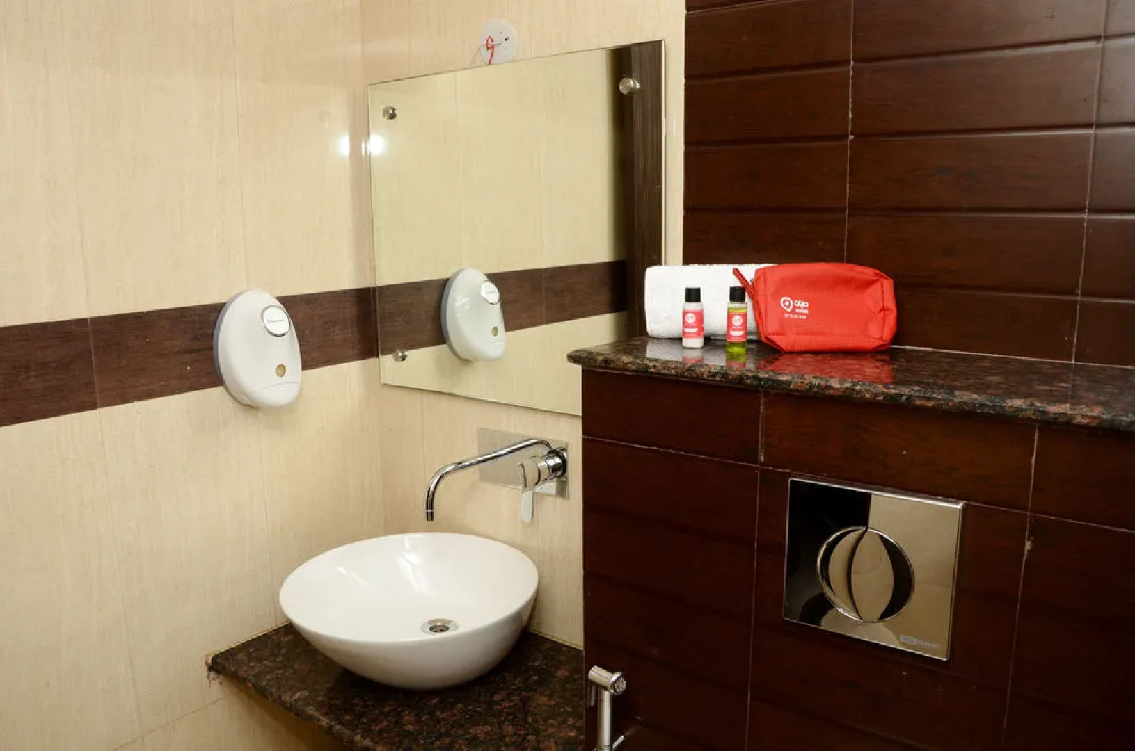 OYO Premium Swaroop Nagar