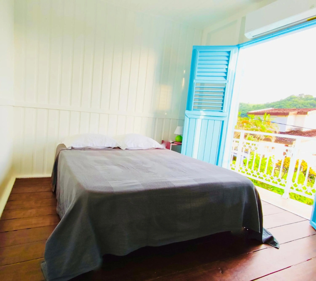 Location Maison Bleue avec piscine privative au Carbet Martinique