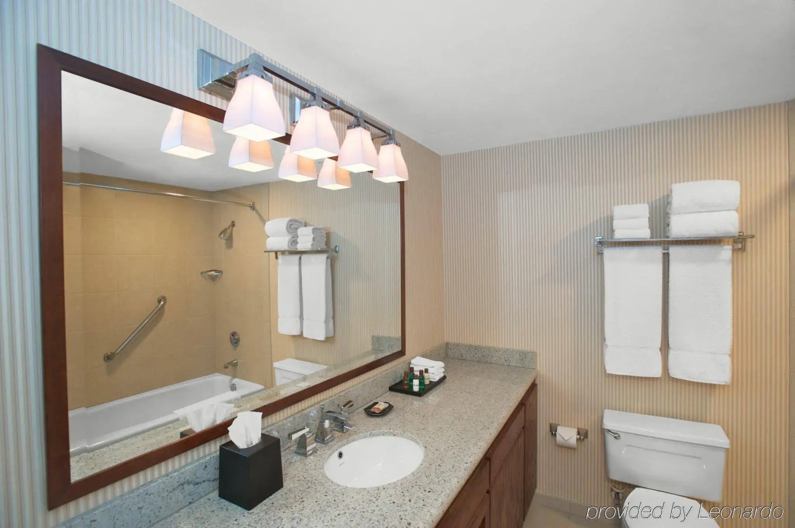 Sheraton Minneapolis West Hotel