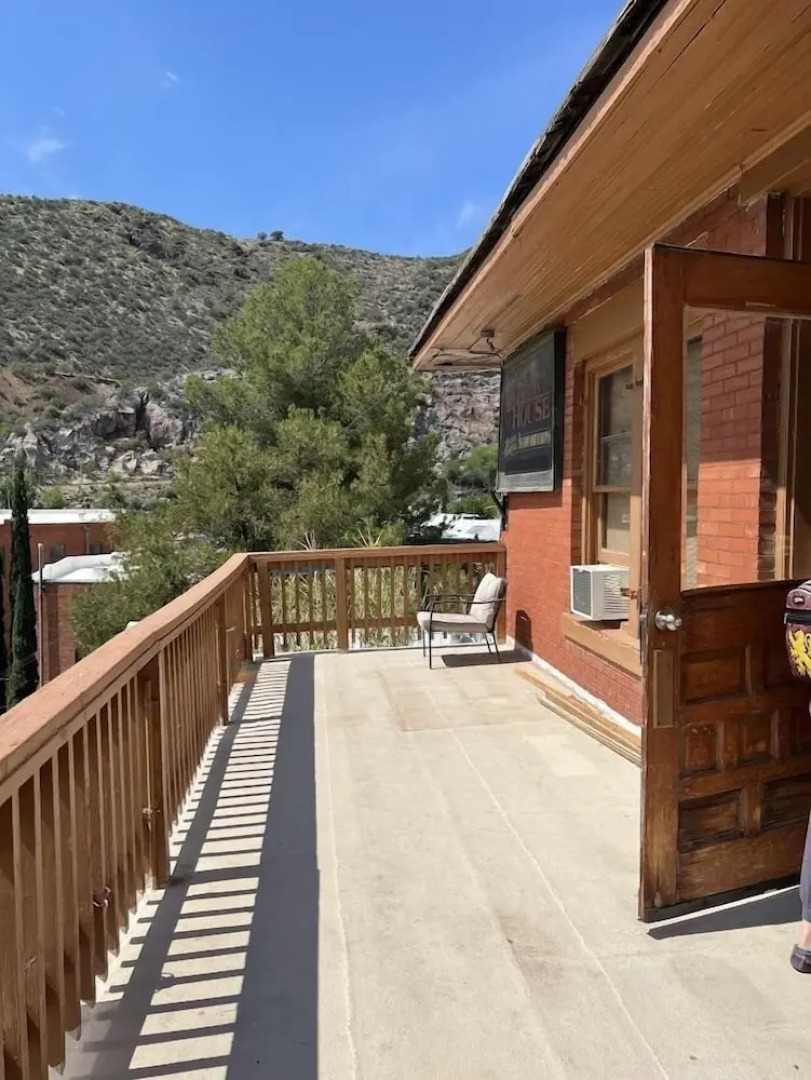 The Oliver House - Adults Only