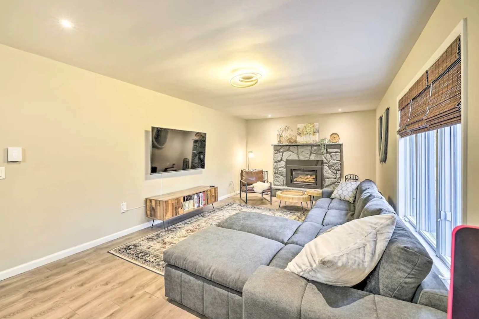 Hot Tub, Game Room & Fire Pit: Poconos Retreat