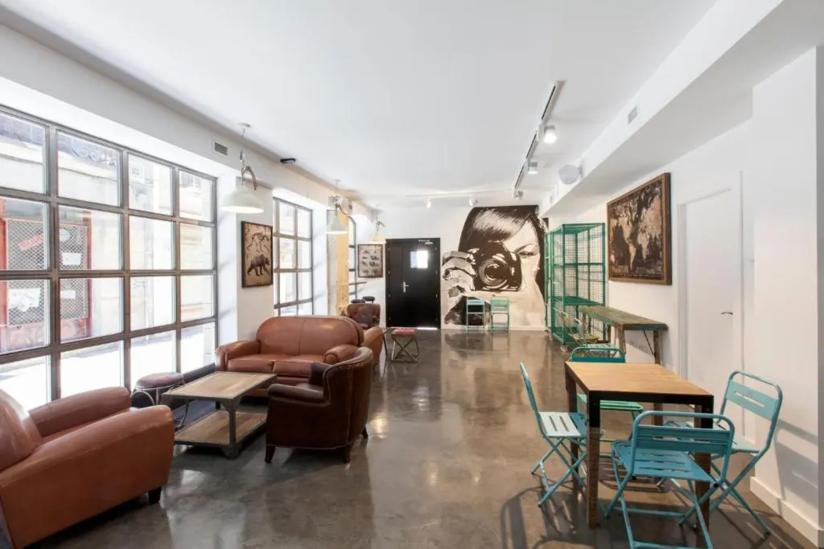 Winederful Hostel & Café