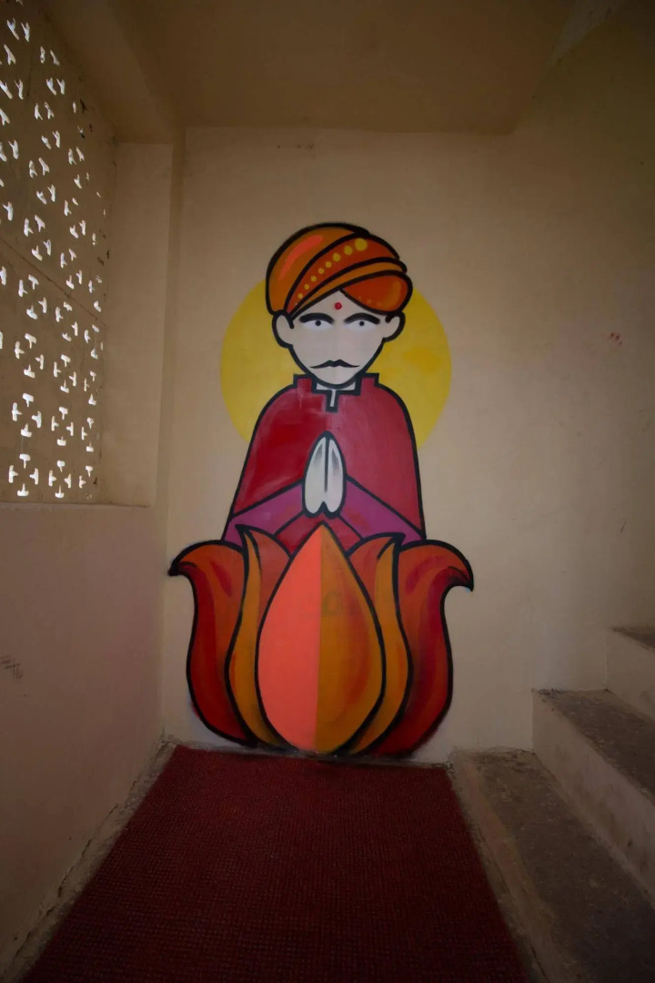 Backpacker Panda - Chand Palace