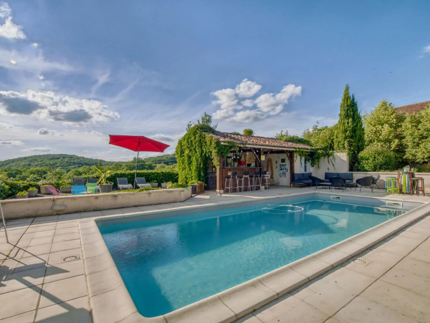Alluring Holiday Home in Dégagnac with Heated Pool