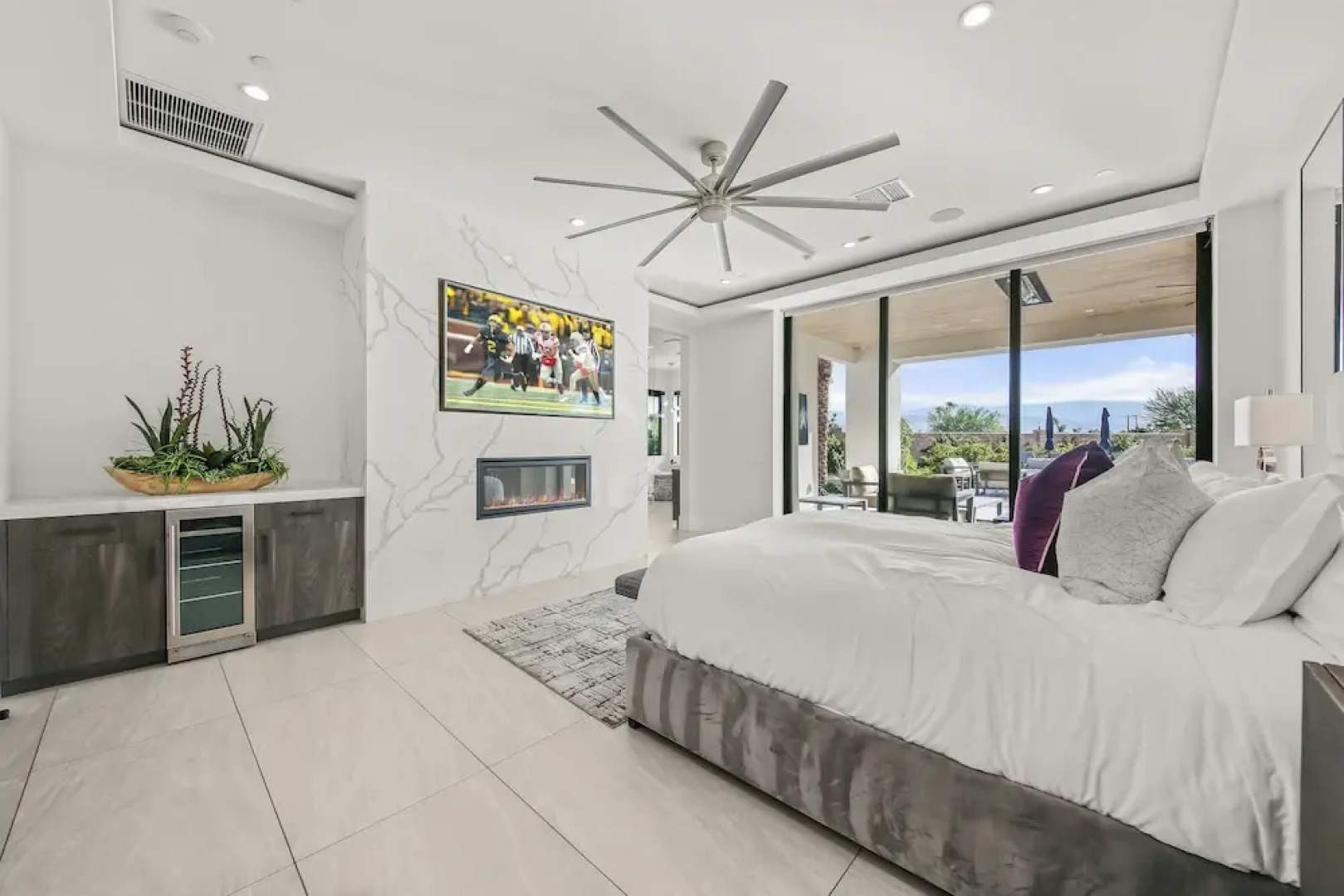 Palm Villa- Luxury 7 Bed, Pickleball, Volleyball, Golf