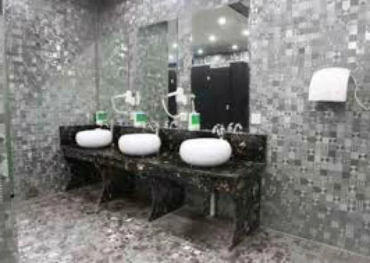 Hangzhou Space Capsule Hotel