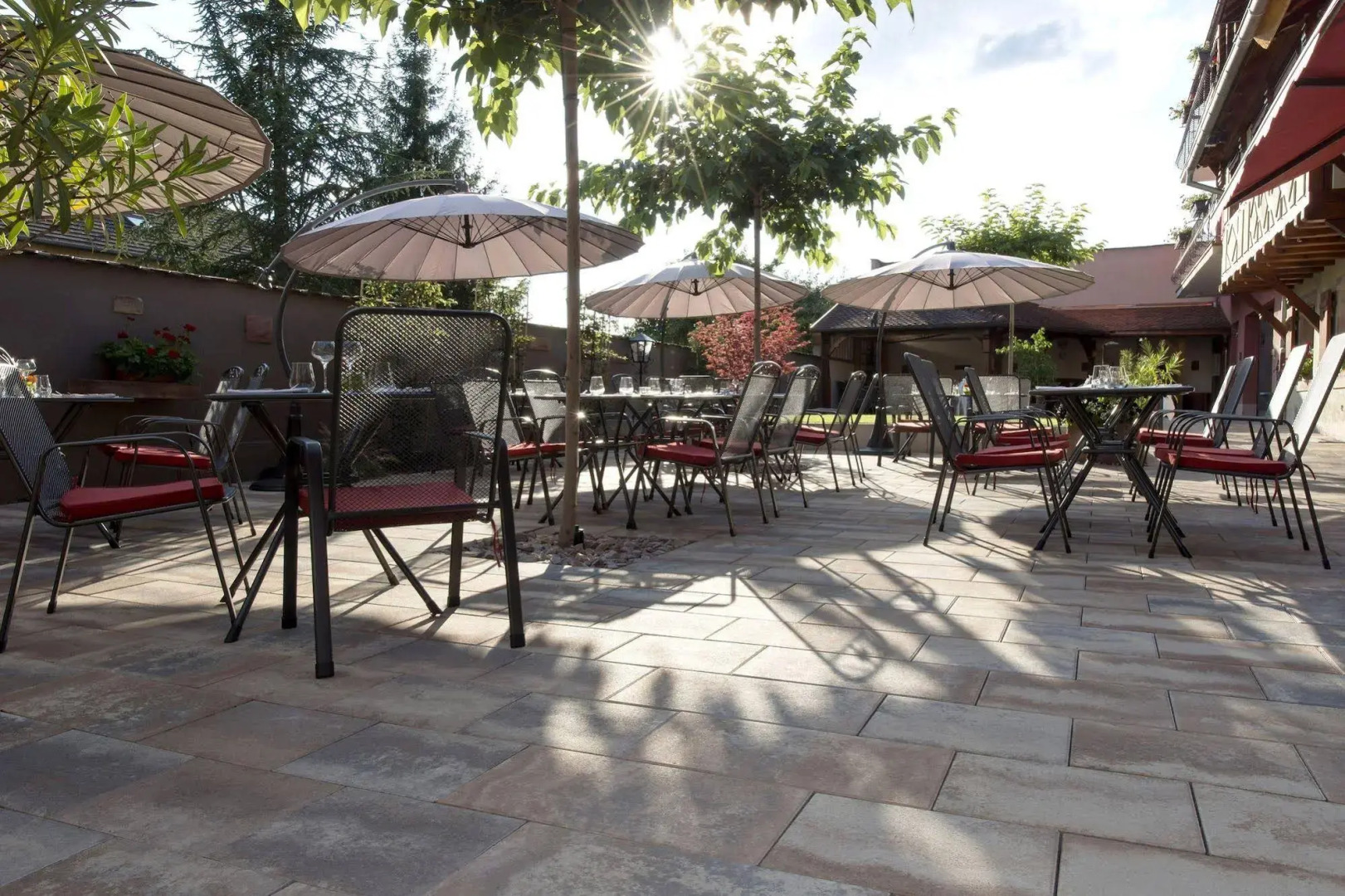 Logis Hôtel Restaurant La Charrue