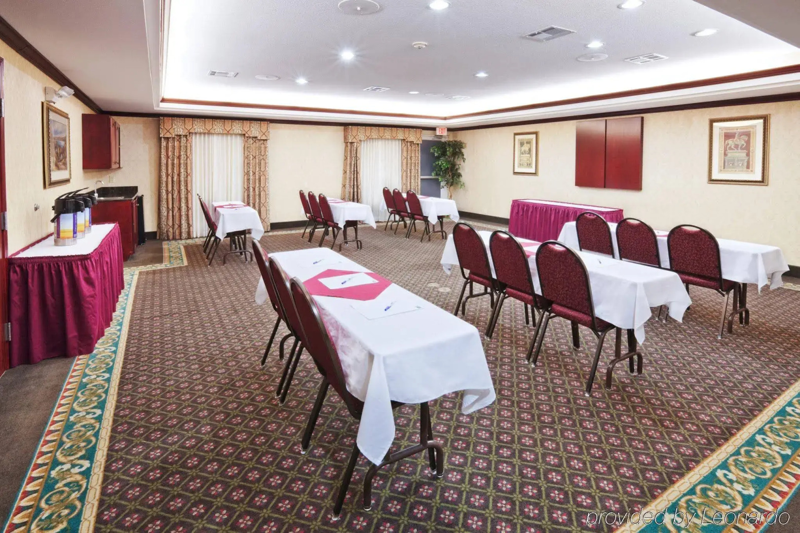 Holiday Inn Express Hotel & Suites Gainesville by IHG