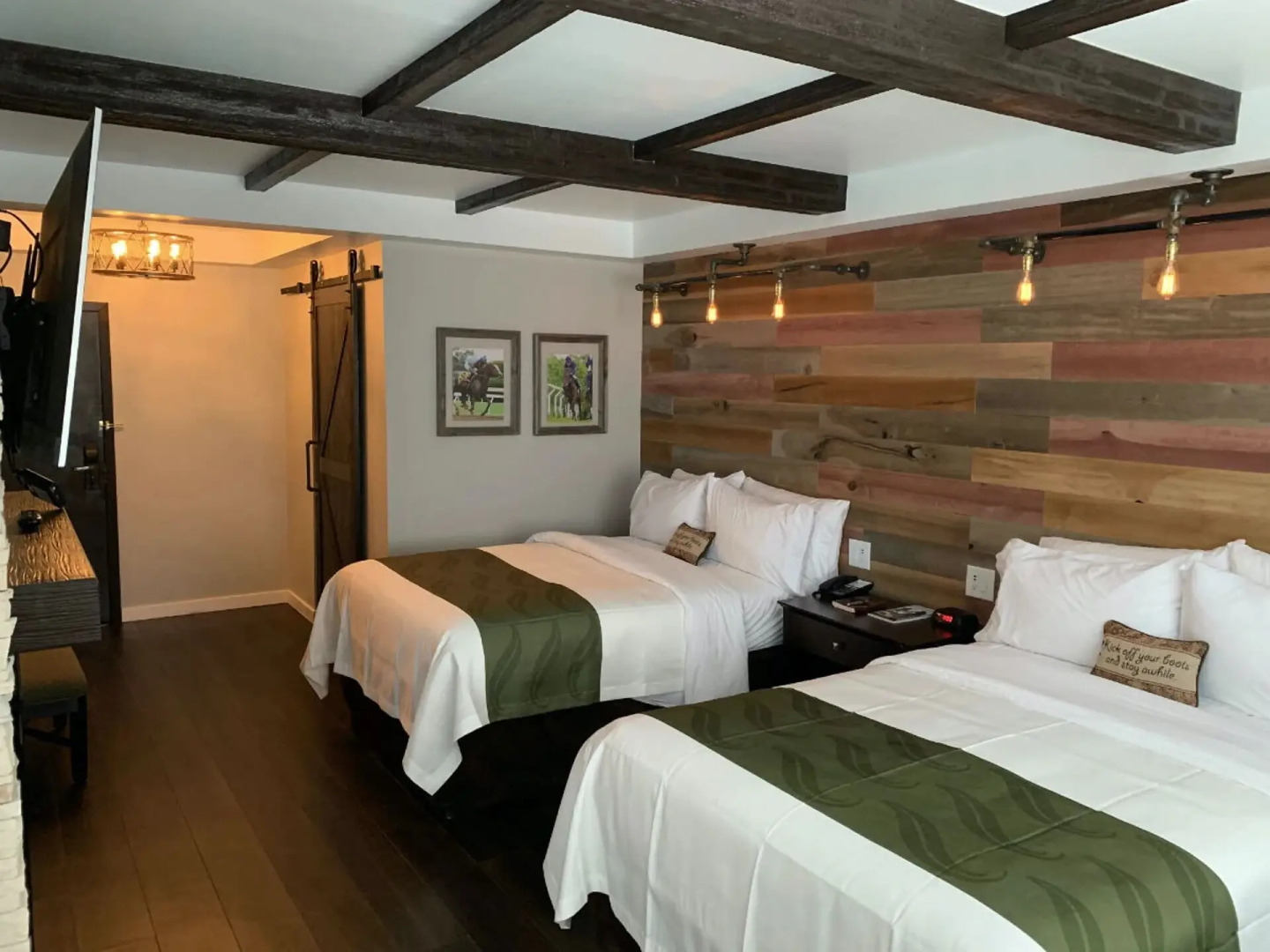 Cedar Stables Inn and Suites