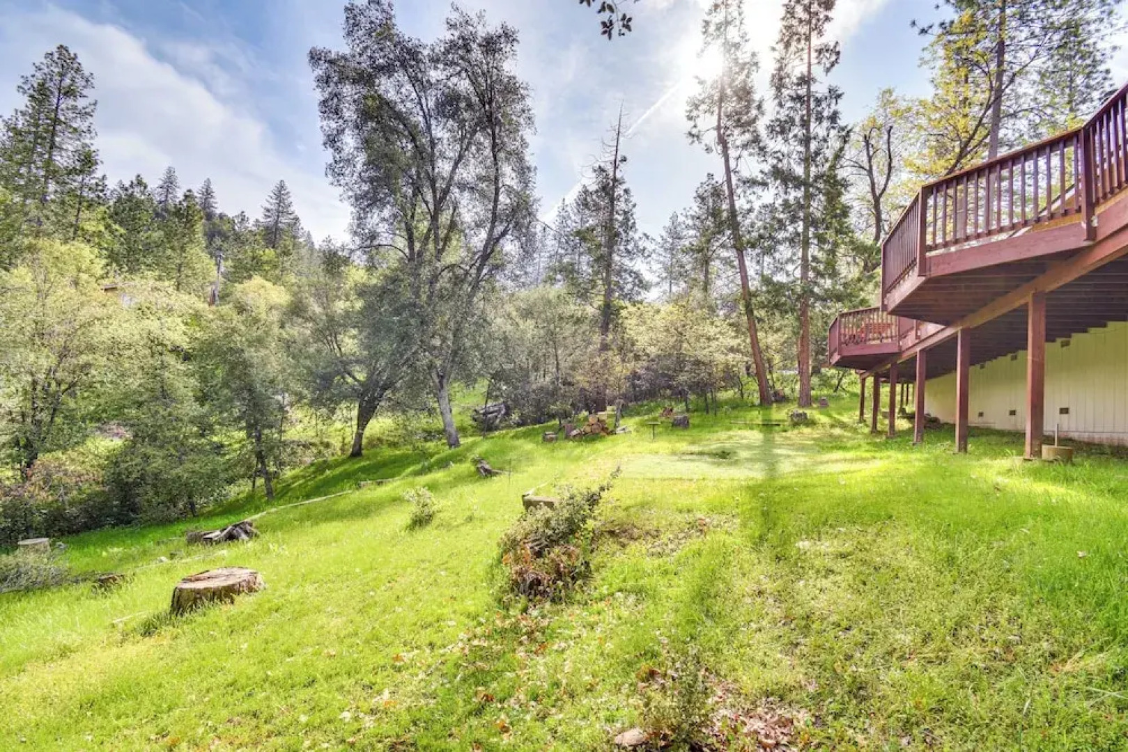 Sierra Serenity: Scenic Mtn Escape w/ Game Room