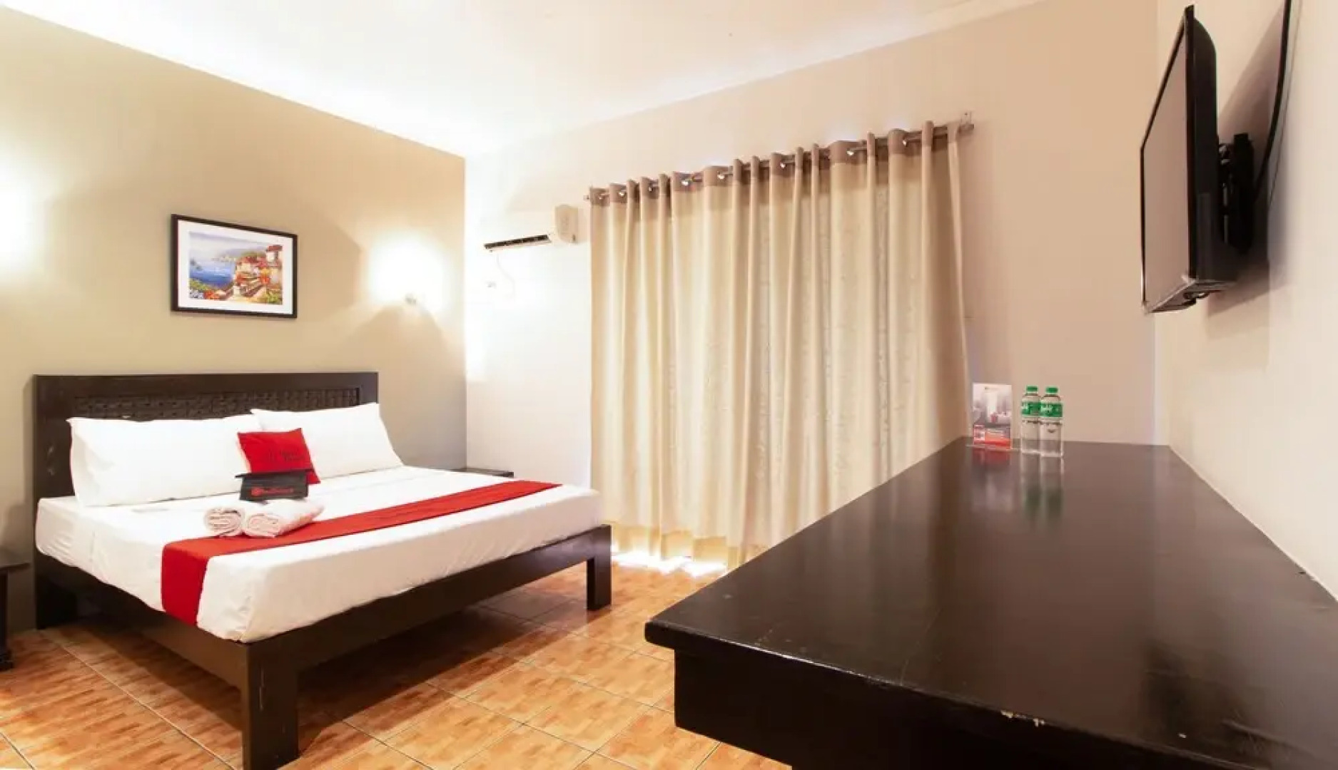 RedDoorz @ Km 50 Aguinaldo Highway Tagaytay - Vaccinated Staff