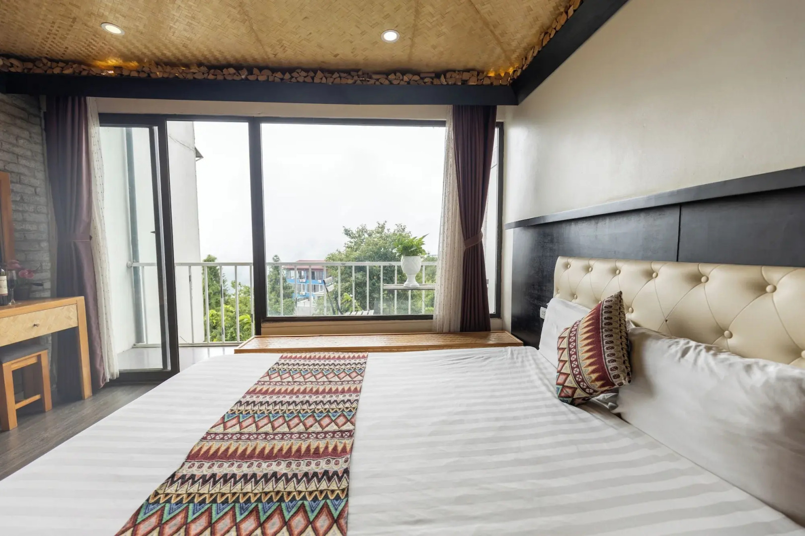 Phuong Nam Mountain View Hotel