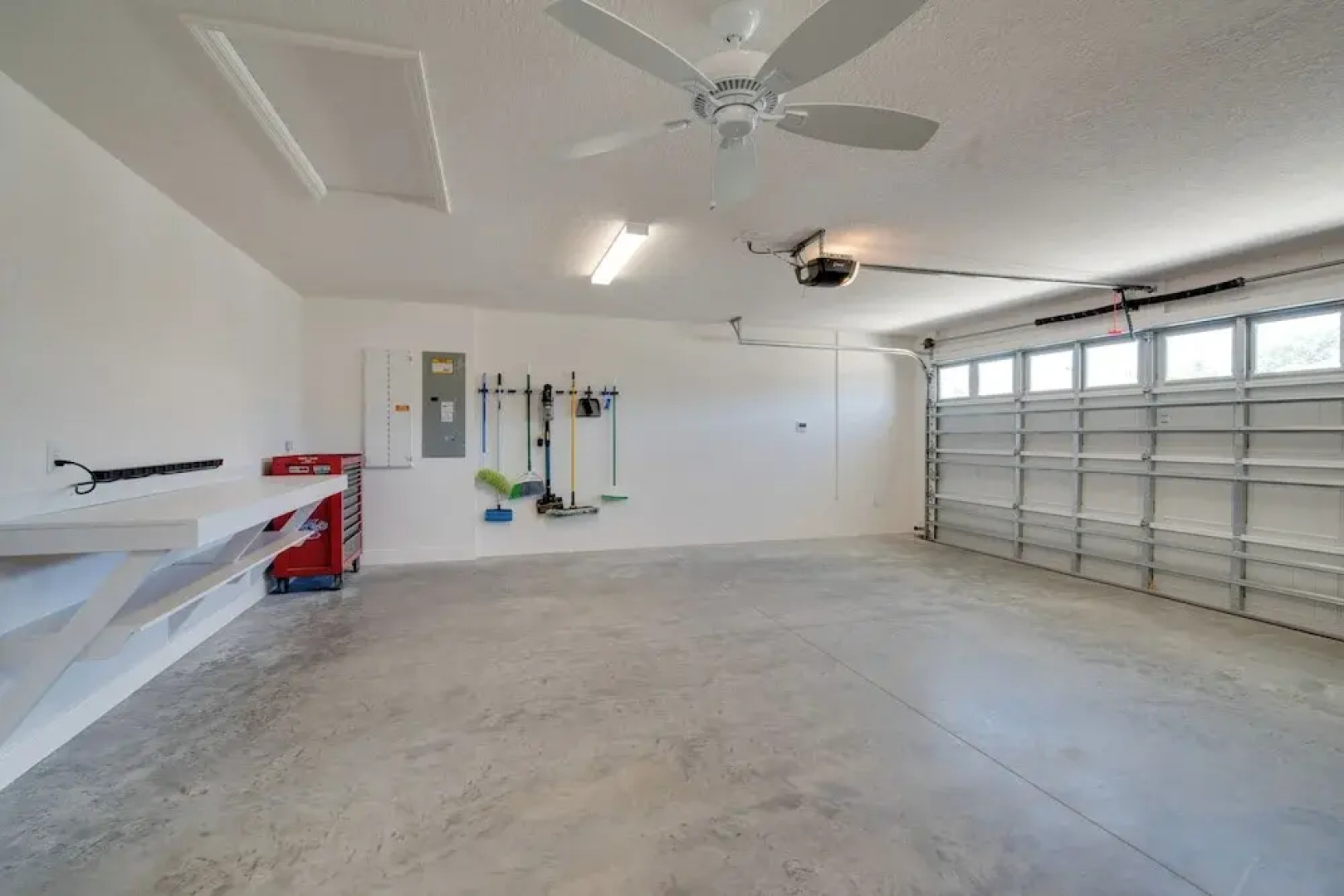 Sunlit Escape in The Villages w/ Screened Porch!