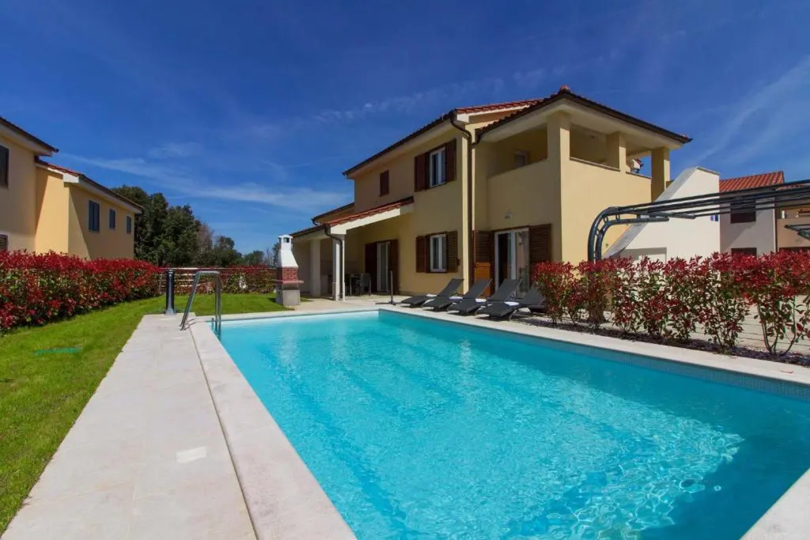 Complex of 2 villas Olivia-Mar, 2 private pools, up to 20 persons only 200m from the beach