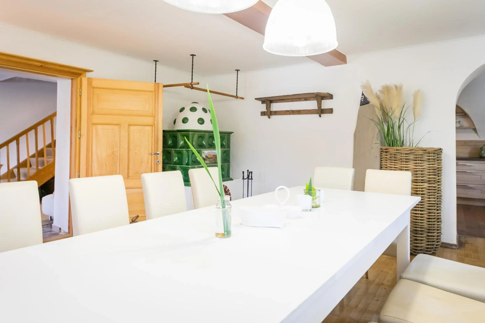 Chalet Green Pastures, romantic country side farm with pool near Salzburg