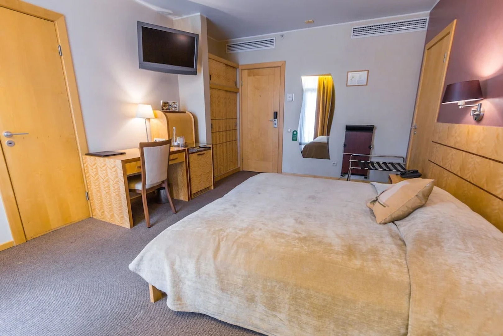 Royal Square Hotel & Suites