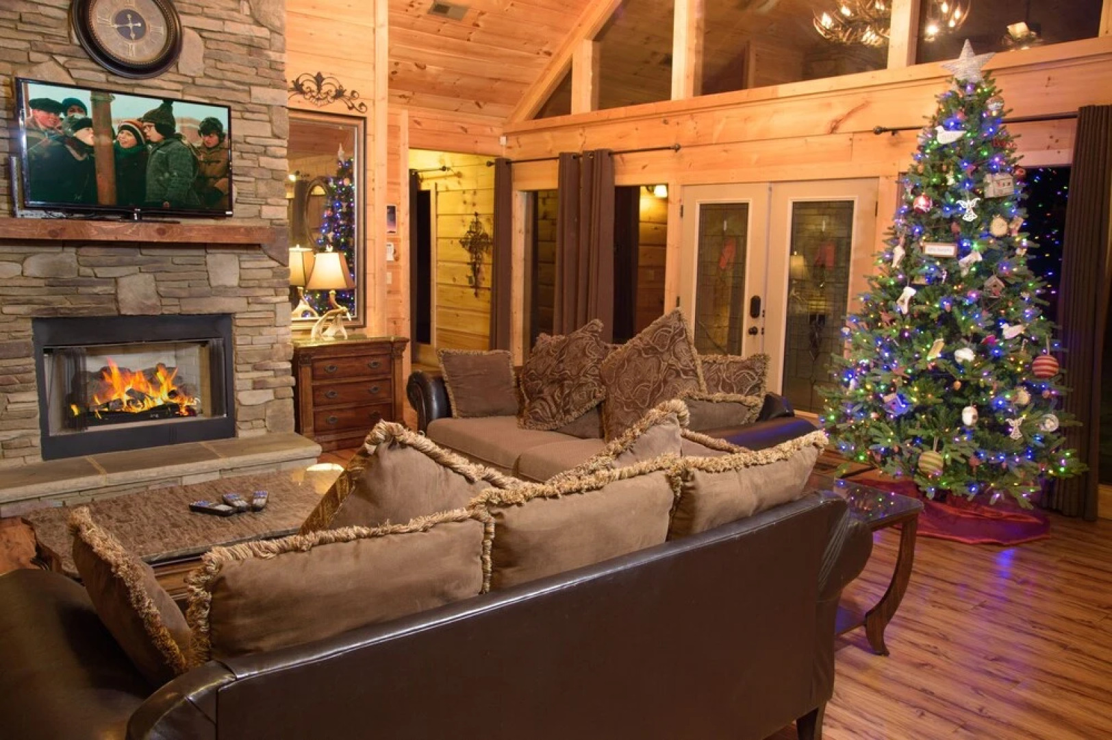 Gatlinburg Mansion 14 Bedroom Cabin by RedAwning