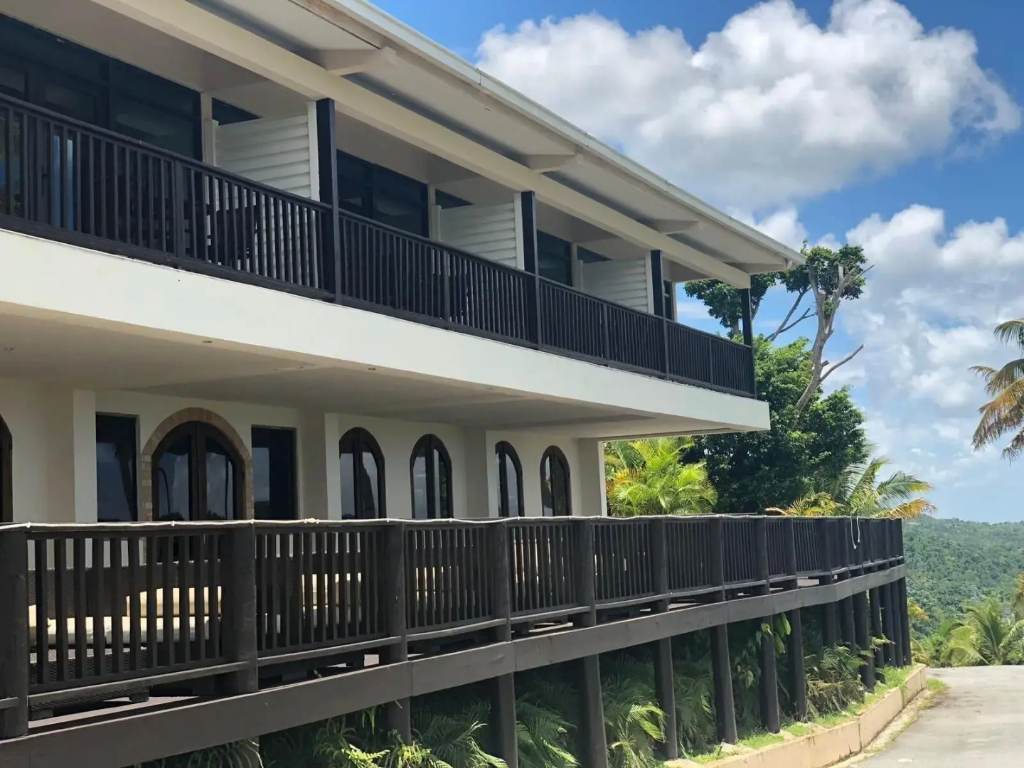 Mountain and Ocean View Lodge