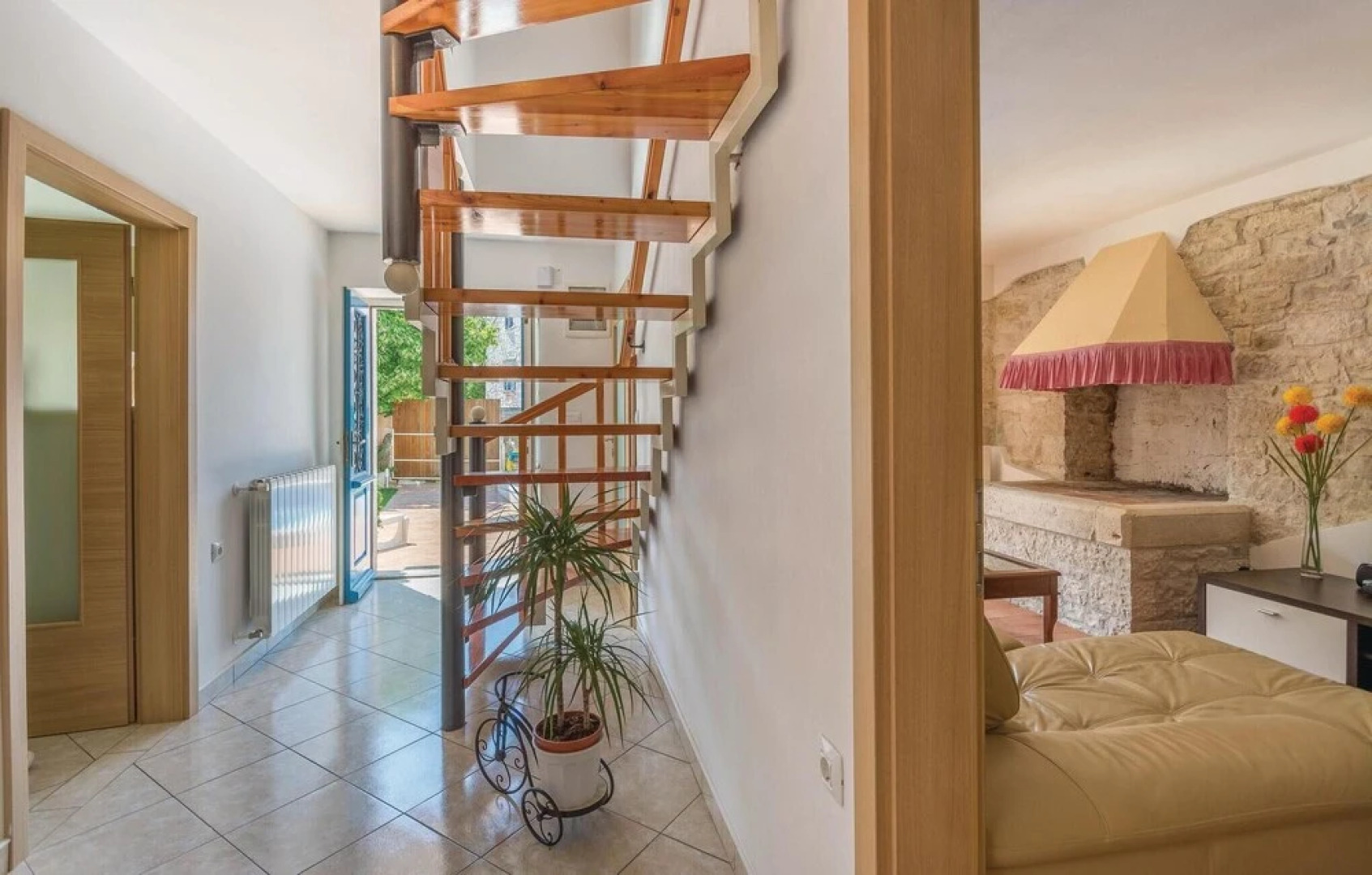 Beautiful Home in Orbanici With Wifi and 3 Bedrooms