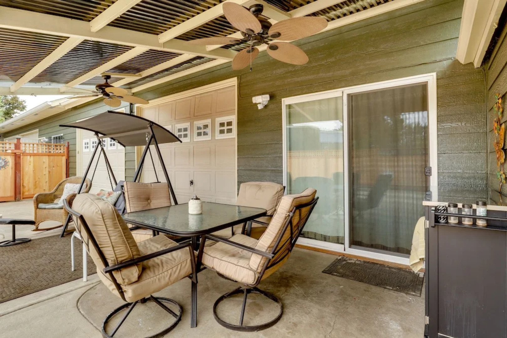 Salem Getaway w/ Hot Tub Near Parks & Boating!