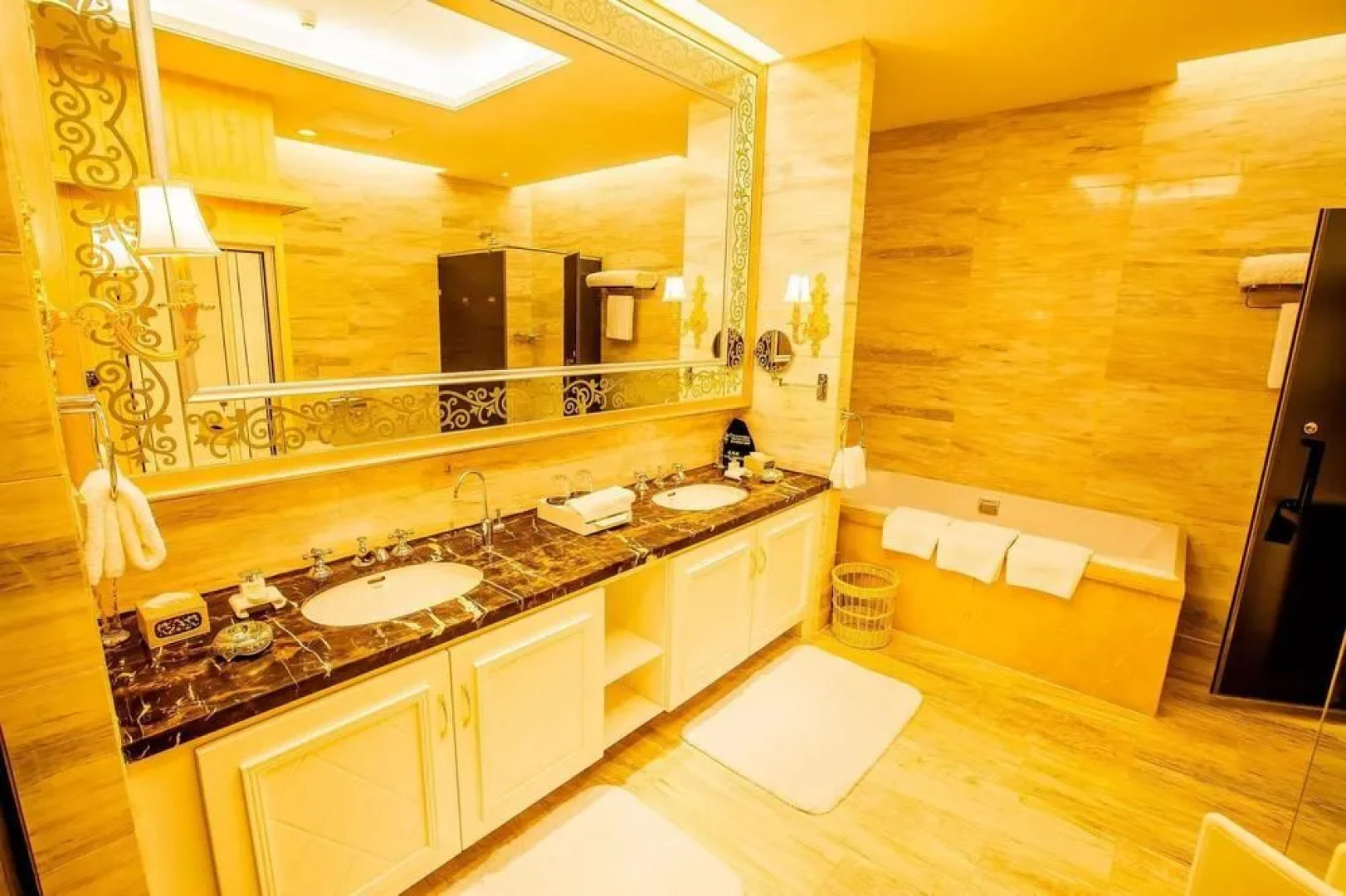 Huangjingang Holiday Hotel