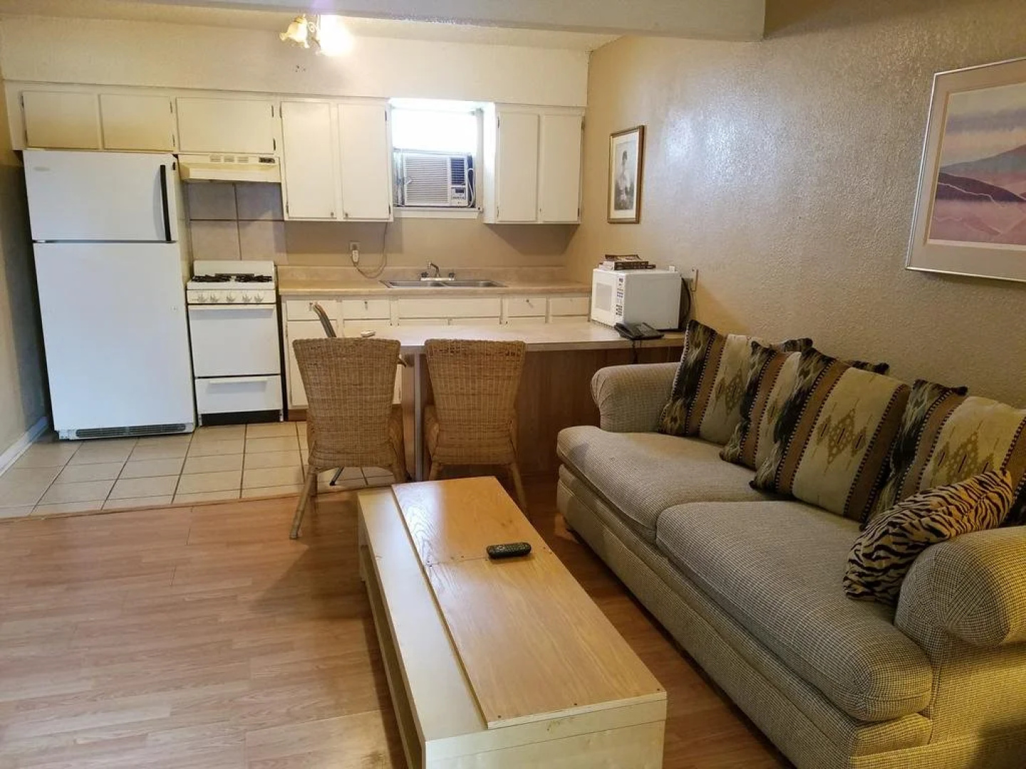 Executive Inn  Suites