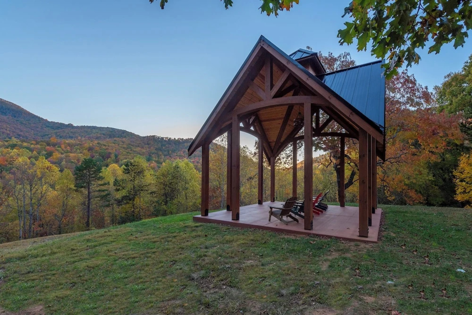 Honey Hill Inn & Cabins at Engadine