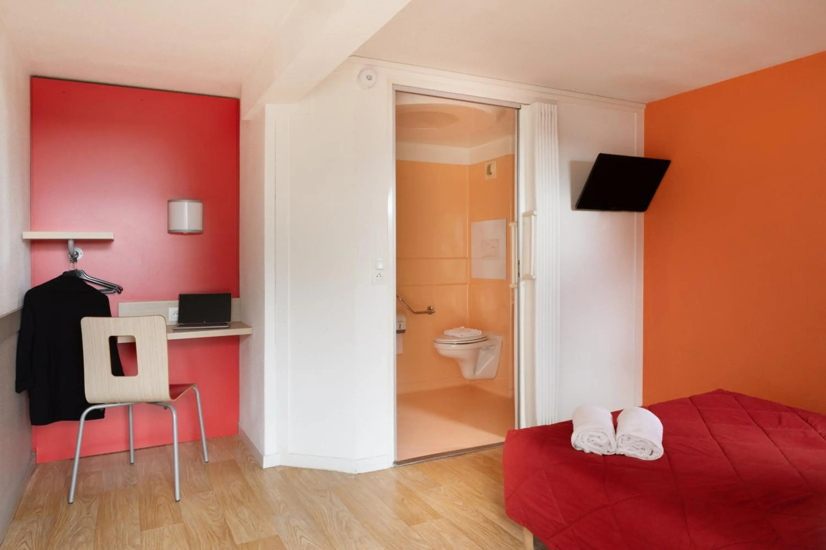 Première Classe La Ville-Du-Bois