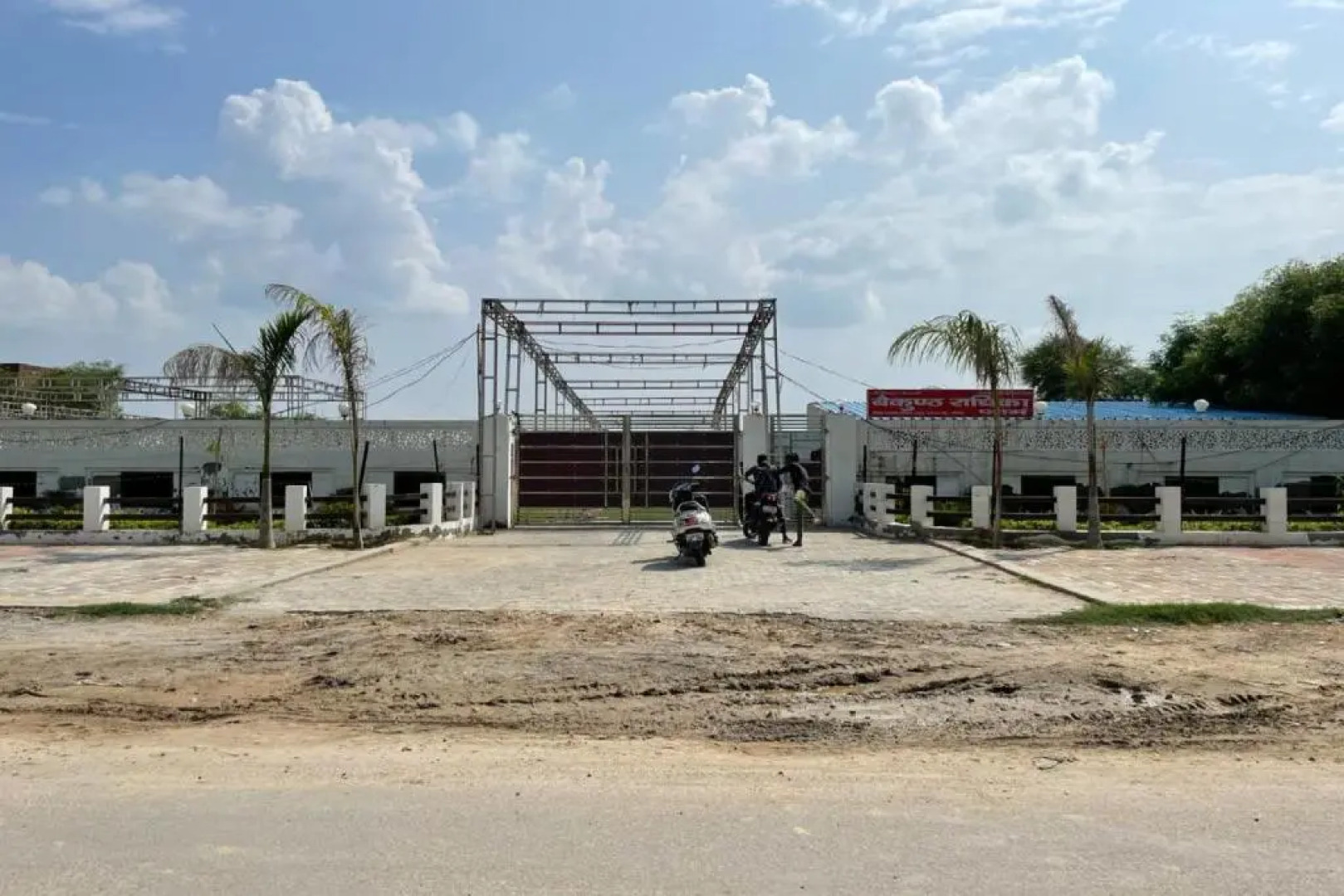 OYO 82406 Baikunth Radhika Farm