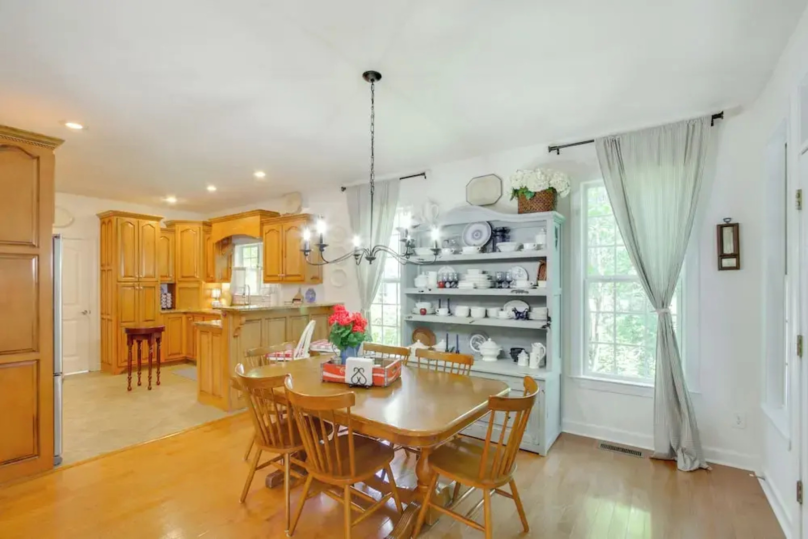 3 Mi to Pickwick Lake: Spacious Family Getaway