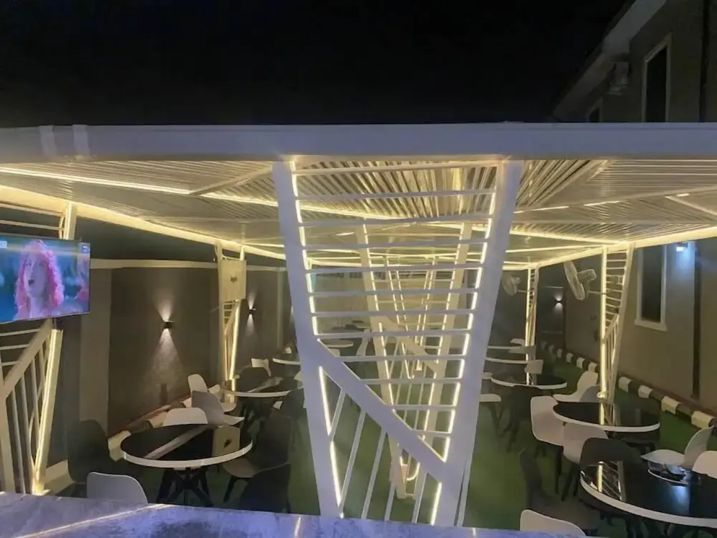 Kim Royal Hotel And Suites