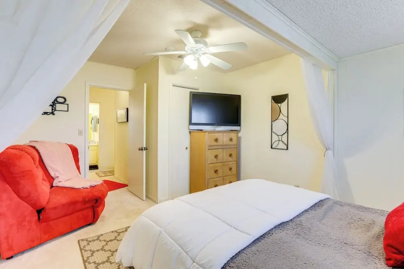 'the Treehouse' in Cherokee Village: Deck & Views