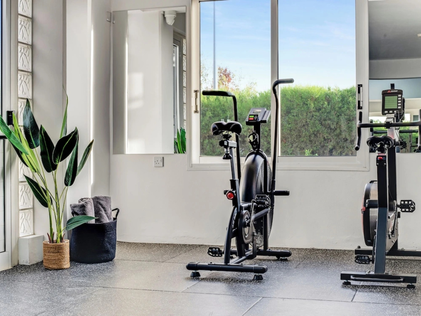 Sanders Seaview Paphos