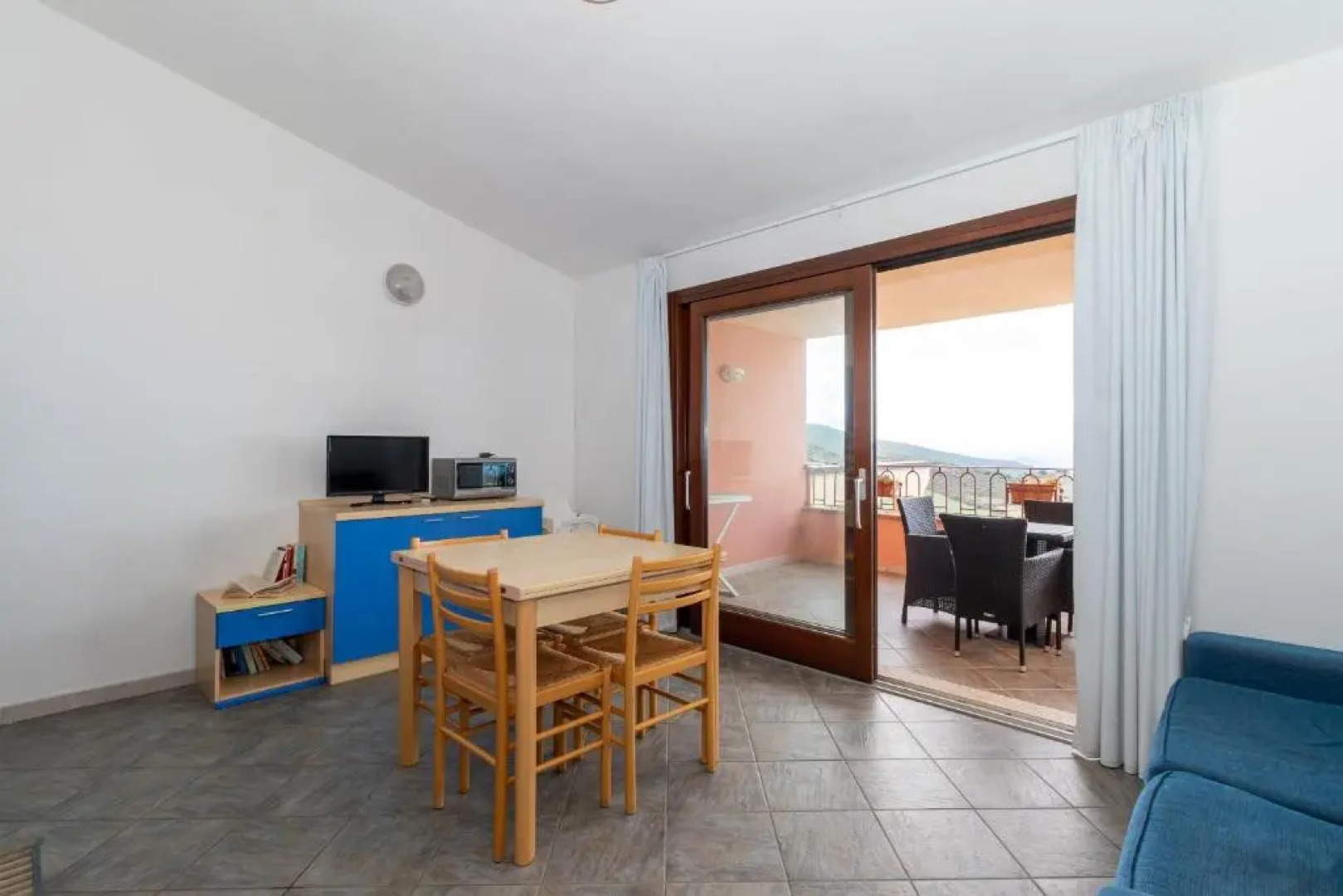 Appartamento con piscina 14