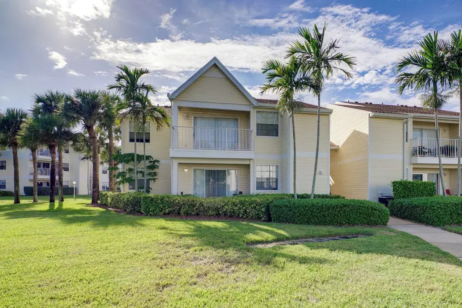 Walk to Beach: 1st-floor Unit w/ Pool in Melbourne